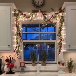 Glistening Glow Garlands ?C Festive Fairy Light Decorations
